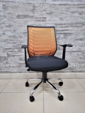 Кресло Barneo K-138 для персонала (черная ткань оранжевая сетка) в Лысьве - lysva.mebel-74.com | фото
